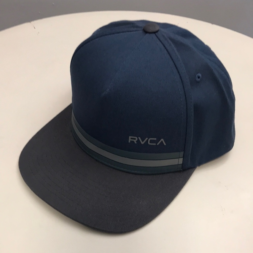 RVCA FLAT BRIM SNAP BACK HAT